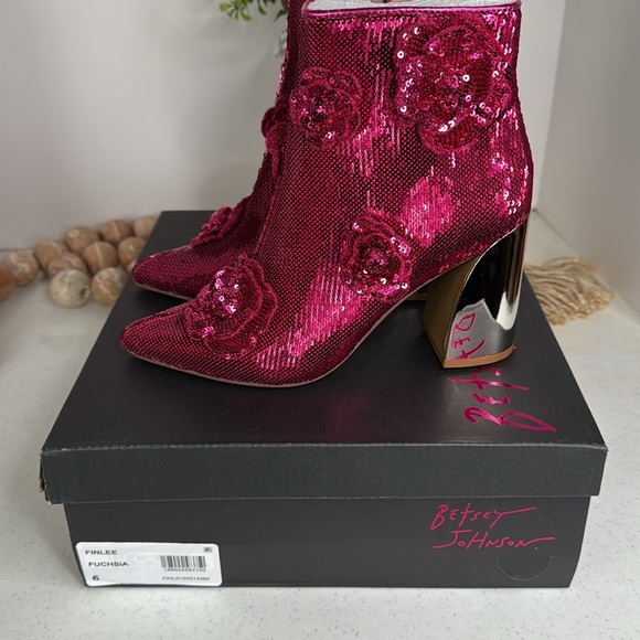 Betsey Johnson Women's Finlee Ankle Boot Fuchsia Sz 6 - Picture 8 of 8